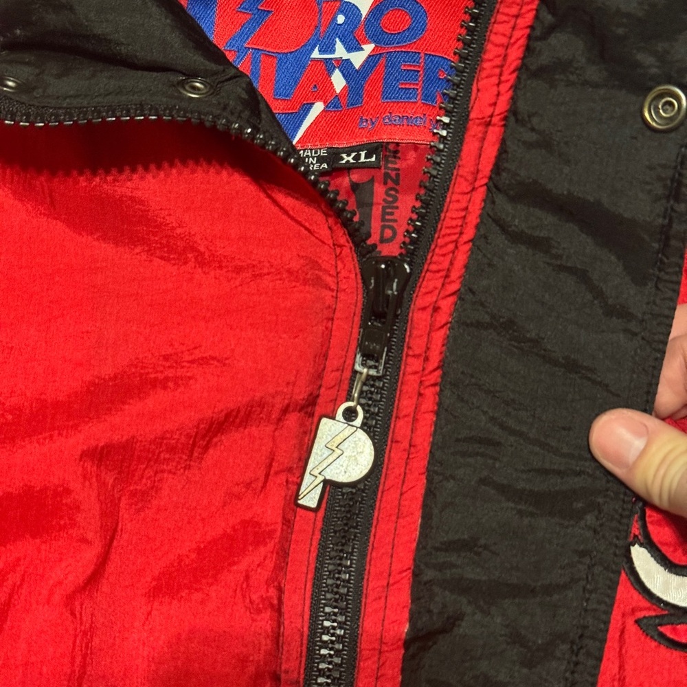 Vintage 90s Chicago Bulls Puffer Coat, Starter Jacket, Michael Jordan NBA (XL) - Picture 7 of 9